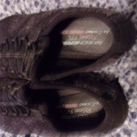 Skecher Relaxed Fit Memory Foam shoes size 8 - Picture 6 of 6